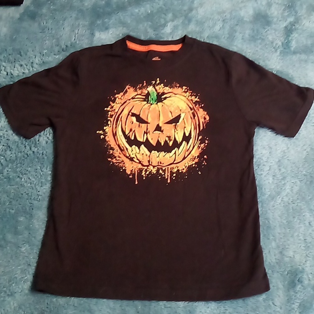 Boys size 8 Halloween top
